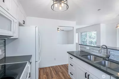 595 Newport Way NW #D4, Issaquah, WA 98027 - Photo 6