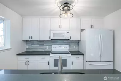 595 Newport Way NW #D4, Issaquah, WA 98027 - Photo 4