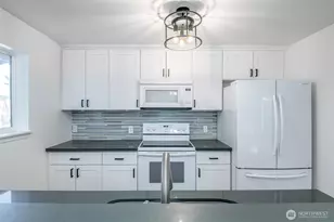 595 Newport Way NW, Issaquah, WA 98027 - Photo 4