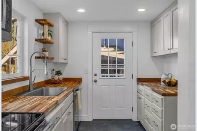 4427 Glenn Way SW, Seattle, WA 98116 - Photo 28