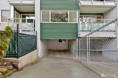 705 E Republican St #303, Seattle, WA 98012 - Photo 24