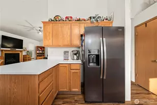 5339 S Island Dr E, Bonney Lake, WA 98391 - Photo 10