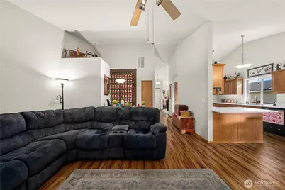 5339 S Island Drive E, Bonney Lake, WA 98391 - Photo 6