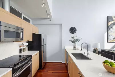 2717 Western Avenue #1120, Seattle, WA 98121 - Photo 10