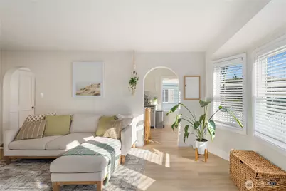 815 NE 2nd Avenue NE, Puyallup, WA 98372 - Photo 1