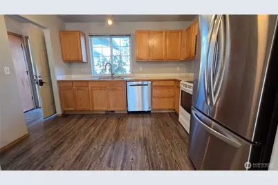 11316 1st Avenue Ct E, Tacoma, WA 98445 - Photo 4