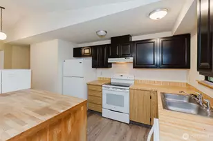 13607 W Raven Ln, Bremerton, WA 98312 - Photo 16