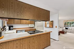 9930 NE 144th Ln, Kirkland, WA 98034 - Photo 14