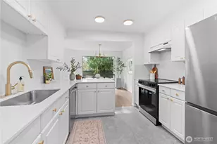 13735 15th Ave NE, Seattle, WA 98125 - Photo 4