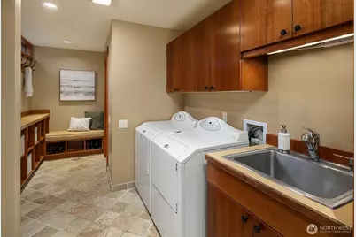 7816 NE 32nd Street, Medina, WA 98039 - Photo 32