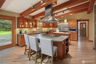 7816 NE 32nd St, Medina, WA 98039 - Photo 8