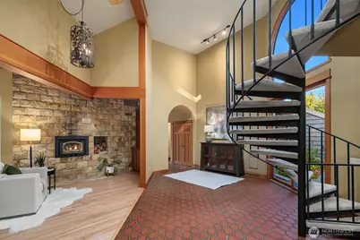 7816 NE 32nd Street, Medina, WA 98039 - Photo 2