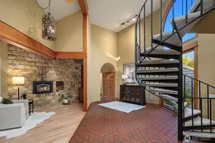 7816 NE 32nd St, Medina, WA 98039 - Photo 2