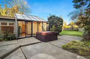 7816 NE 32nd St, Medina, WA 98039 - Photo 36