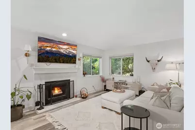 455 Newport Way NW #302, Issaquah, WA 98027 - Photo 1