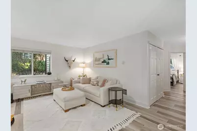 455 Newport Way NW #302, Issaquah, WA 98027 - Photo 4