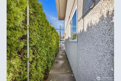 6325 Evergreen Way, Everett, WA 98203 - Photo 14