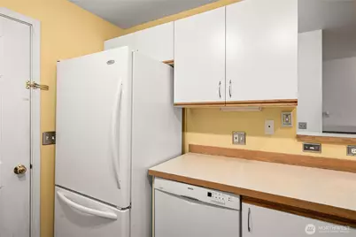 4020 S 222nd Place #101, Kent, WA 98032 - Photo 6