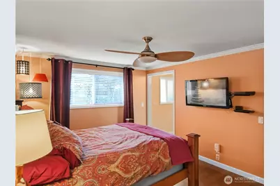 9240 Sand Point Way NE, Seattle, WA 98115 - Photo 16