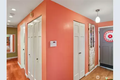 9240 Sand Point Way NE, Seattle, WA 98115 - Photo 4