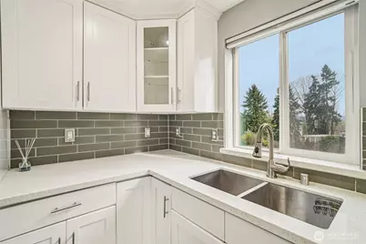 11839 79th Avenue S, Seattle, WA 98178 - Photo 6