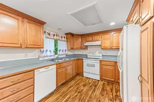 8529 37th Ct SE, Lacey, WA 98503 - Photo 10