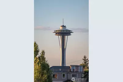 467 Newton Street #402, Seattle, WA 98109 - Photo 2