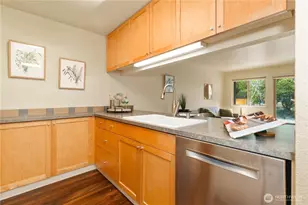 275 W Roy St, Seattle, WA 98119 - Photo 12