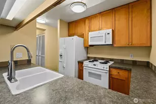 275 W Roy St, Seattle, WA 98119 - Photo 10