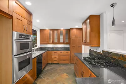 654 154th Avenue NE, Bellevue, WA 98007 - Photo 10