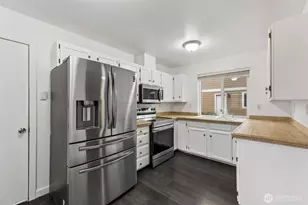 317 SE 3rd St, South Prairie, WA 98385 - Photo 8