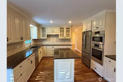 9901 NE 4th Street #3, Bellevue, WA 98004 - Photo 4