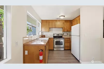 4721 26th Avenue SW, Seattle, WA 98106 - Photo 14