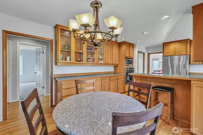 7929 Cyrus Place, Edmonds, WA 98026 - Photo 10