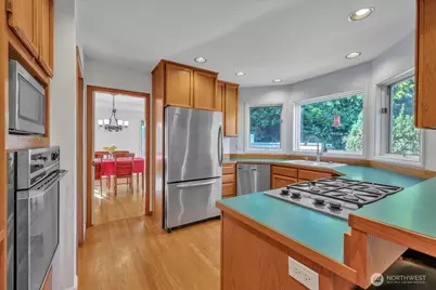 7929 Cyrus Place, Edmonds, WA 98026 - Photo 8