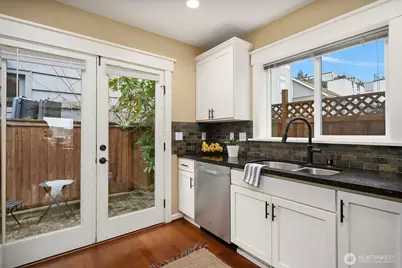 114 W Florentia Street #B, Seattle, WA 98119 - Photo 8