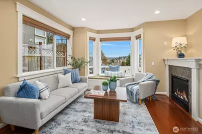 114 W Florentia Street #B, Seattle, WA 98119 - Photo 4