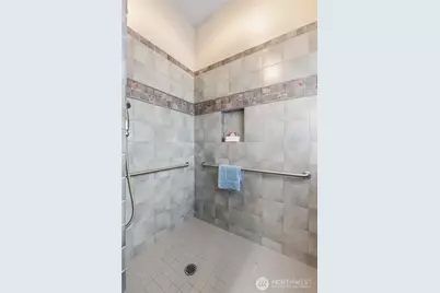 8204 East Side Drive NE, Tacoma, WA 98422 - Photo 20