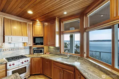 8204 East Side Drive NE, Tacoma, WA 98422 - Photo 10