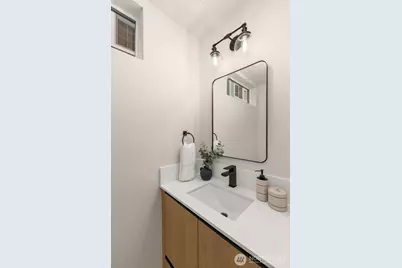 1123 C 10th Avenue E, Seattle, WA 98102 - Photo 12