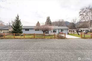 902 Ivy Ave, Cashmere, WA 98815 - Photo 2