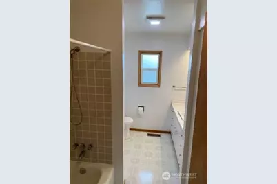 305 138th Street E, Tacoma, WA 98445 - Photo 16