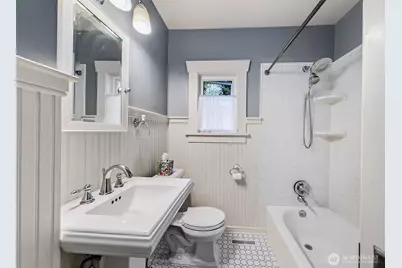 8403 32nd Avenue SW, Seattle, WA 98126 - Photo 8