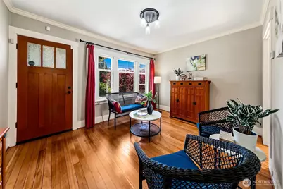 8403 32nd Avenue SW, Seattle, WA 98126 - Photo 2