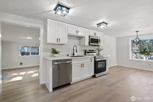 12816 Ridge Cir E, Bonney Lake, WA 98391 - Photo 10