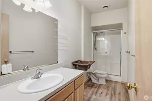 18432 W Lake Desire Dr SE, Renton, WA 98058 - Photo 34