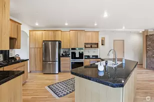 18432 W Lake Desire Dr SE, Renton, WA 98058 - Photo 10