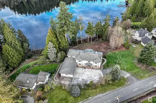 18432 W Lake Desire Dr SE, Renton, WA 98058 - Photo 2