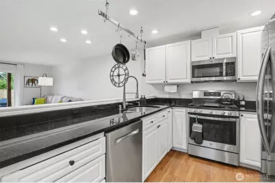 7423 Sunnyside Avenue N, Seattle, WA 98103 - Photo 8