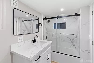 4228 Eastern Avenue N, Seattle, WA 98103 - Photo 18